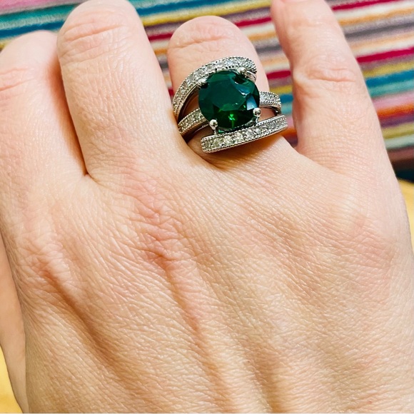 Simulated Emerald & Pave CZs Hyperbola Style Cocktail Statement Ring White Gold - Picture 5 of 6